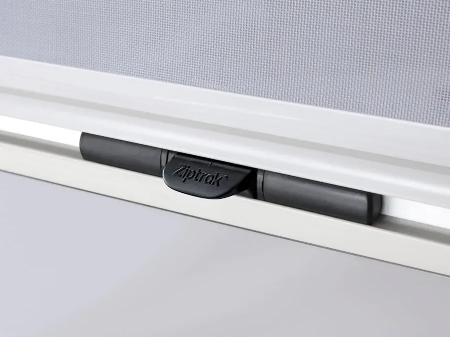 Ziptrak bottom bar with centre lock